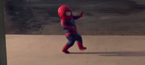 Lucu! Bayi Spiderman lincah dan Imut Ini Bikin Kamu Gemes