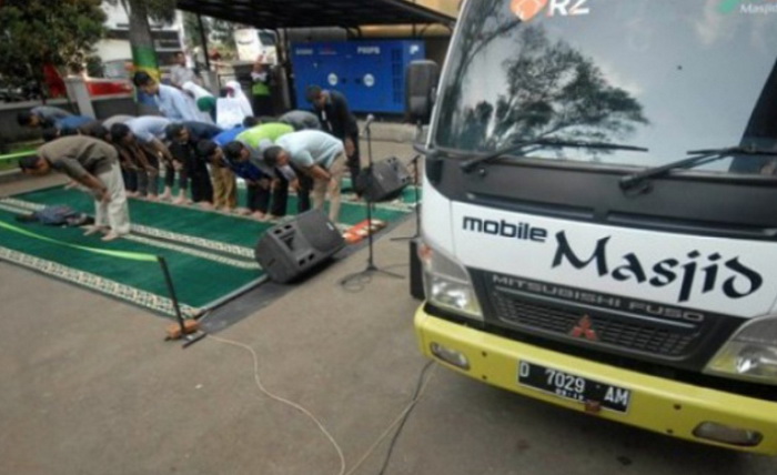 Tak Ada Alasan Untuk Meninggalkan Solat, Masjid Portable Ini Pun Ada di Bandung!